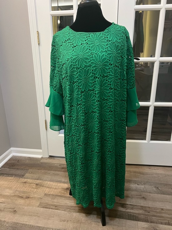 Alfani Green Lace floral long tiered sleeve dress size 18W EUC - Picture 2 of 8